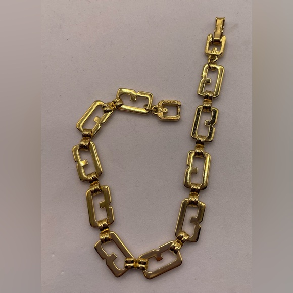 Vintage Signed Givenchy Gold Tone Logo G's Chain Link Statement Bracelet - Picture 5 of 11